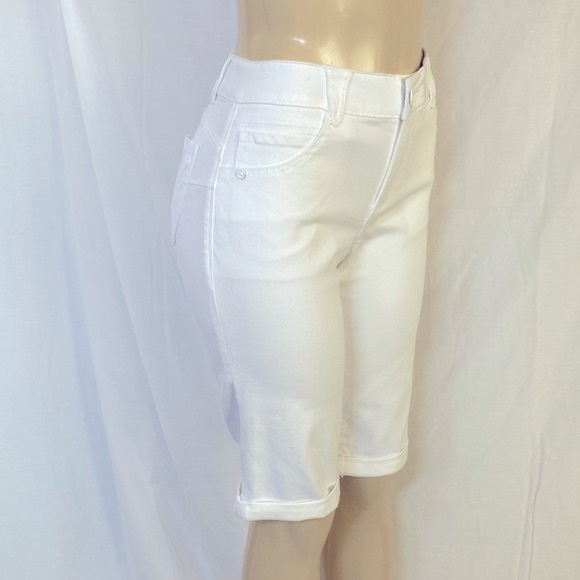 SALE!!! DEMOCRACY Jeans Women’s Tummy Control Size 6 White Bermuda Shorts NWOT - Picture 2 of 6